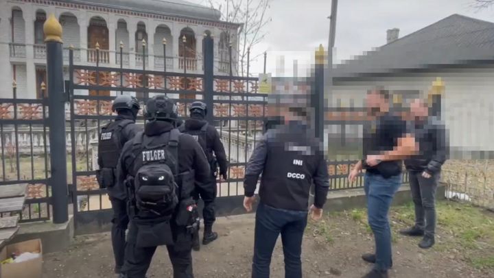 Un bărbat originar din Otaci, șantajat și amenințat pentru că-și dorea să locuiască în casa părintească