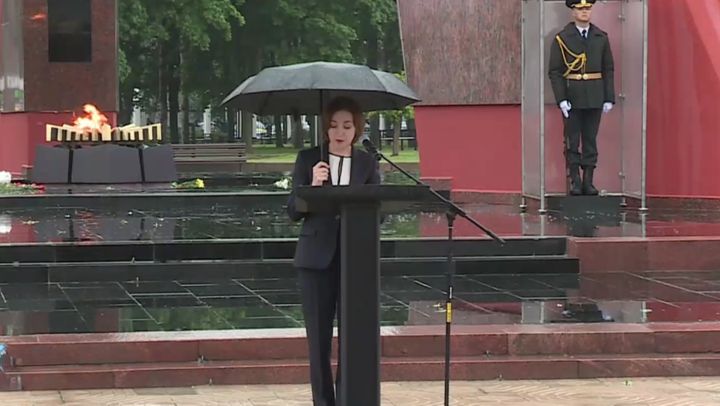Conducerea țării a depus flori la memorialul „Eternitate”. Mesajul Maiei Sandu de Ziua Victoriei