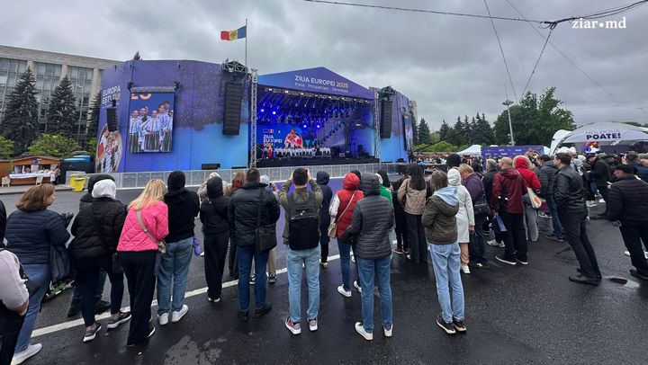 Sărbătoare în centrul Chișinăului. Zeci de oameni marchează Ziua Europei