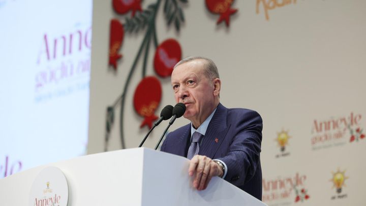 Turcia este gata să găzduiască negocierile de pace între Rusia și Ucraina. Erdogan a discutat cu Putin și Macron