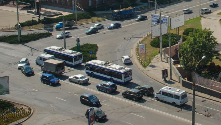 Mii de șoferi, prinși că nu poartă centura de siguranță sau folosesc telefonul mobil. Sancțiunile prevăzute de lege