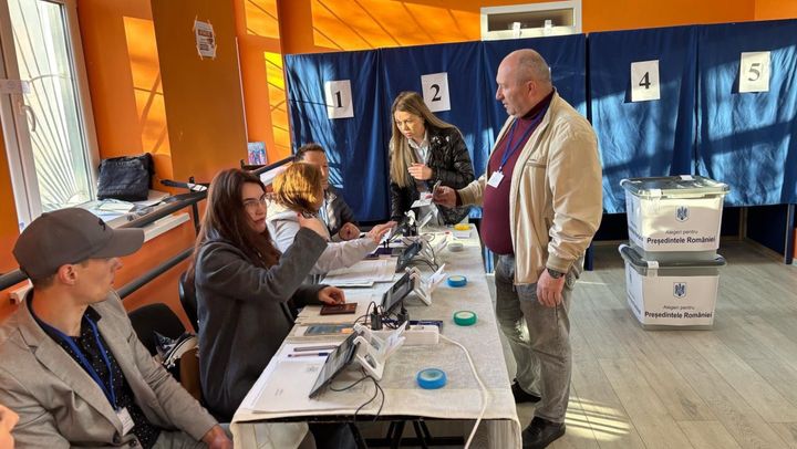 Turul doi al alegerilor prezidențiale din România. Alegătorii din R. Moldova vor putea vota la 64 de secții
