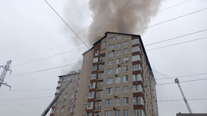 Mansarda distrusă de incendiu la Durlești, construită fără autorizație. Cazul este investigat de Poliție și CNA