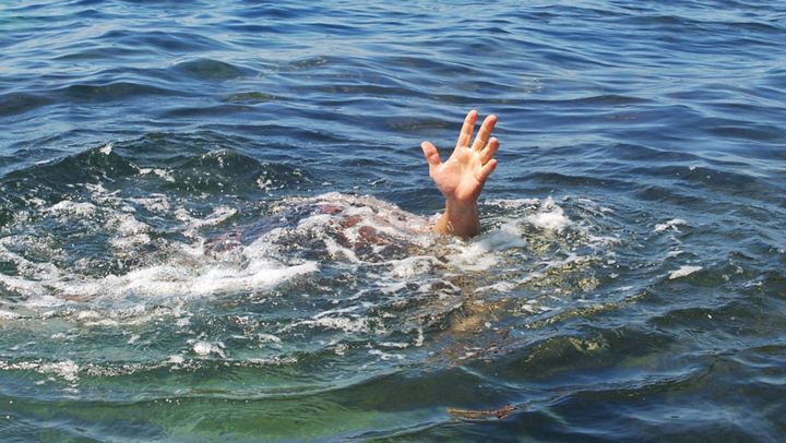 Tragedie în raionul Căușeni. Un băiat în vârstă de 15 ani s-a înecat într-un lac din Fîrlădeni