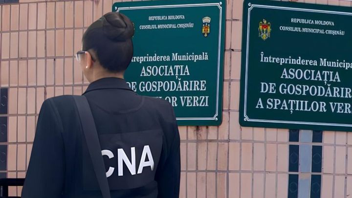 Percheziții în capitală. Un fost șef de la „Spații Verzi”, cercetat de CNA pentru abuz de serviciu