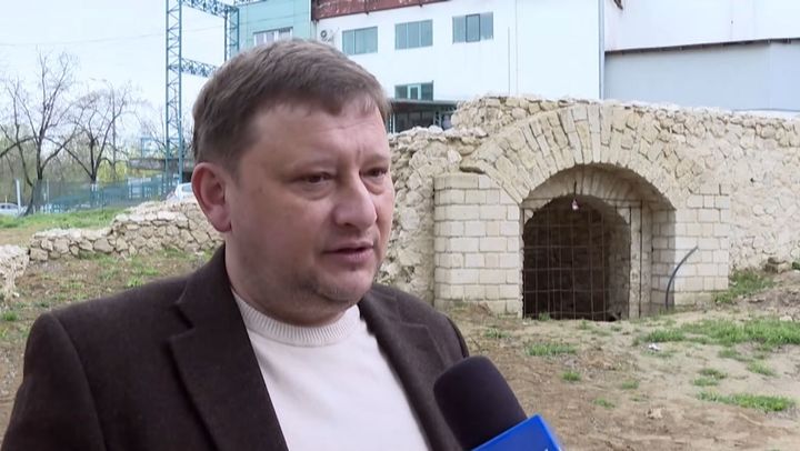 Lucrările de reabilitare a pivniței din subsolul fostului Muzeu Bisericesc din capitală vor fi reluate