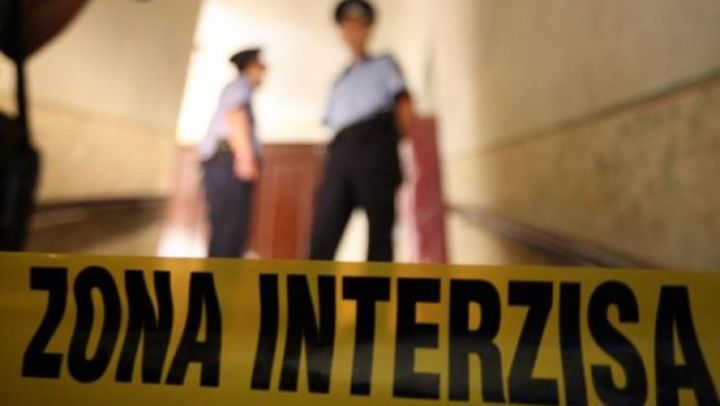 Doi bărbați și o femeie au fost găsiți fără suflare într-un apartament din capitală. Cauza preliminară a morții