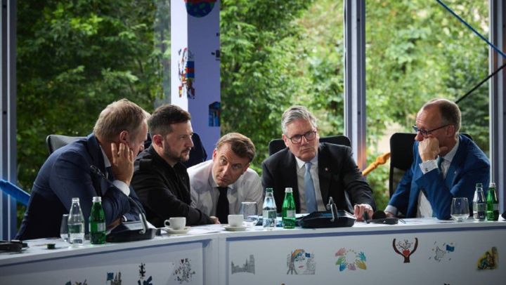 Zelenski, Macron, Merz, Starmer și Tusk, discuție telefonică cu Trump, după runda de negocieri de pace cu Rusia