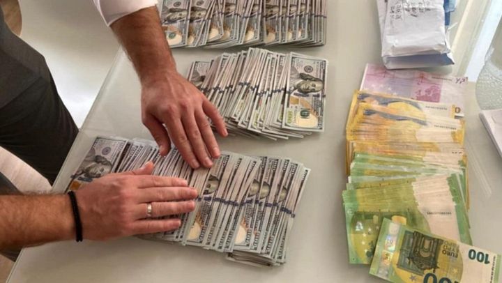Percheziții într-un dosar de corupere electorală. Oamenii legii au confiscat peste un milion de lei