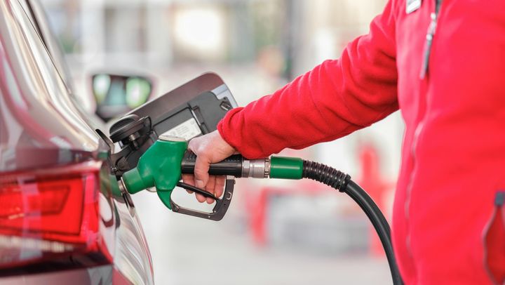 Carburanții se scumpesc din nou. ANRE susține că prețurile cresc din cauza crizei din Orientul Mijlociu