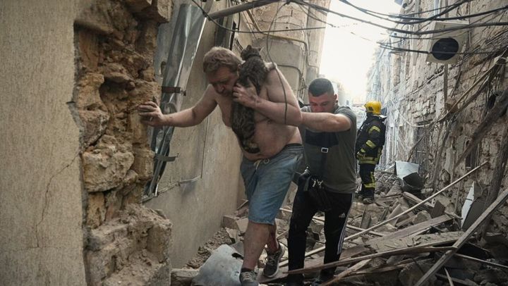 Bombardamente la Kiev și Odesa. Cel puțin 14 oameni au murit, iar 59 au fost răniți