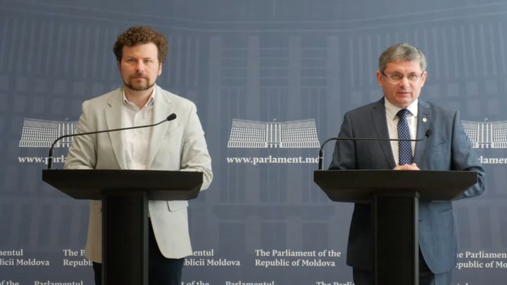 Elevii din țară vor primi un ajutor unic de 1.000 de lei pentru a se pregăti de noul an școlar