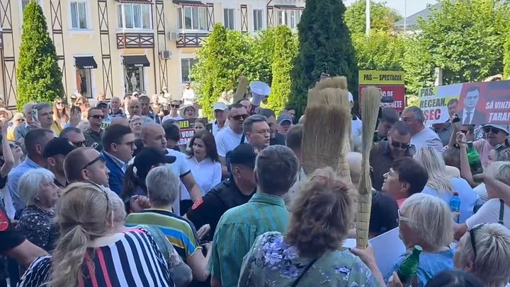Premierul R. Moldova, în vizită la Orhei: A fost întâlnit cu un protest organizat de simpatizanții lui Șor