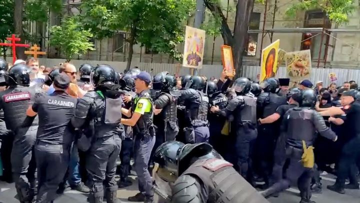 Precizările Poliției în privința altercațiilor dintre participanții la marșul Familiei și oamenii legii