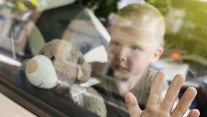 Nu lăsați copiii singuri în interiorul autoturismelor! Salvatorii au intervenit astăzi în două situații de risc