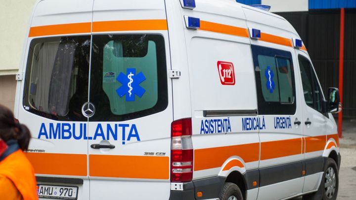 Un polițist din Chișinău a ajuns la spital, după ce a fost agresat și înjunghiat. Suspectul este încă căutat