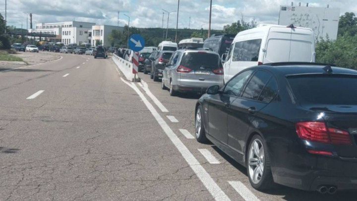 Trafic intensiv la punctul de trecere Leușeni, pe sensul de ieșire din țară. Recomandări pentru călători