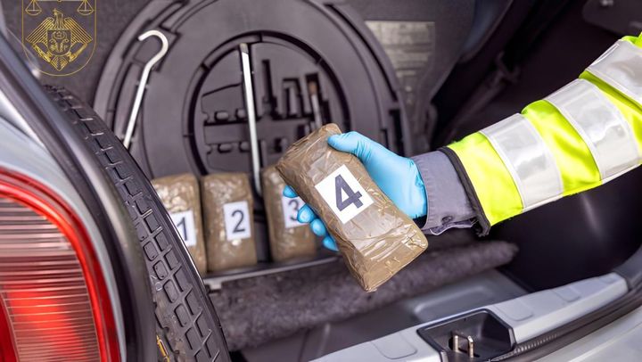 Fost polițist, trimis în judecată pentru punerea în circulație a drogurilor prin aplicația Telegram