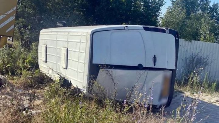 Grav accident, cu implicarea unui microbuz de rută. Două persoane au murit, iar alte zece au fost rănite