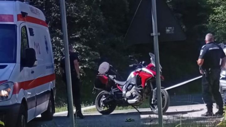 Un motociclist din Italia a murit, după ce a fost atacat de o ursoaică, pe Transfăgărășan