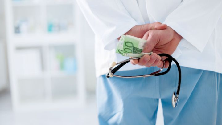 Un șef de secție dintr-un spital raional din nordul țării, trimis în judecată pentru 14 acte de corupere pasivă